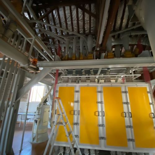 Installation et mise en route de meules à farine débit 3,5 tonnes heures dans un moulin sur la Marne